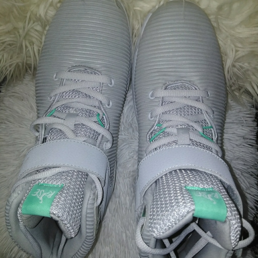 Shoes - Picture 2 of 2